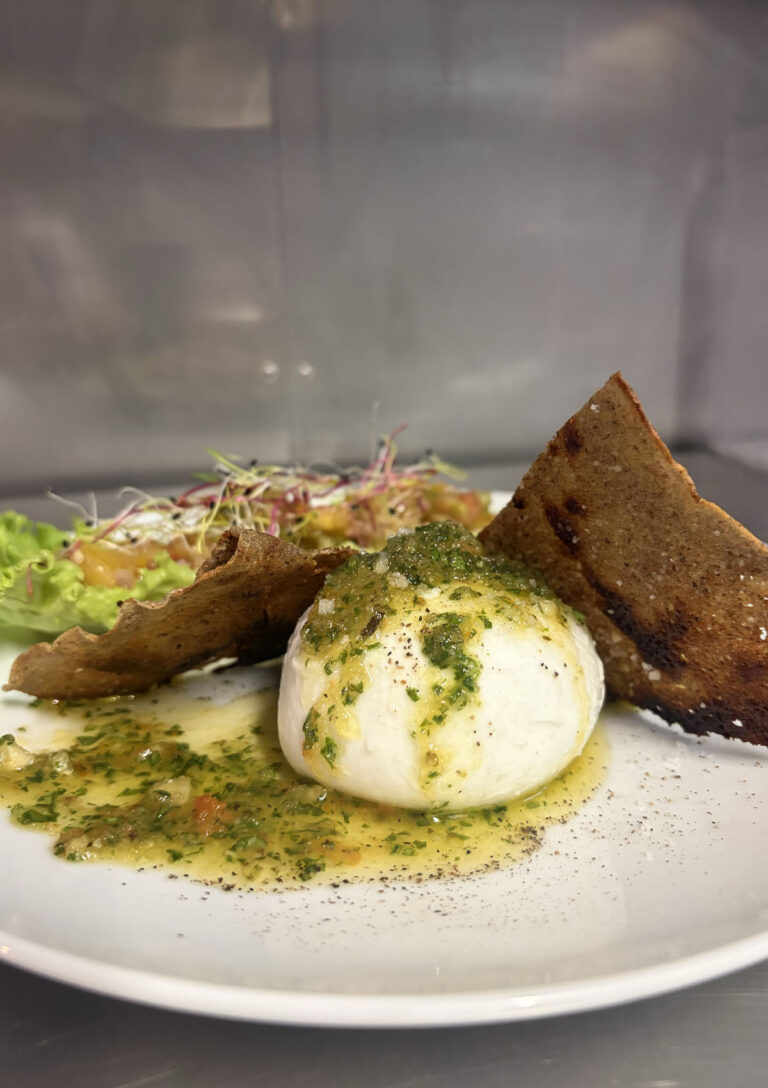 Le restaurant l'estelada à Larressingle dans le Gers vous propose ses tapas.